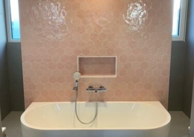 Roze hexagon badkamer